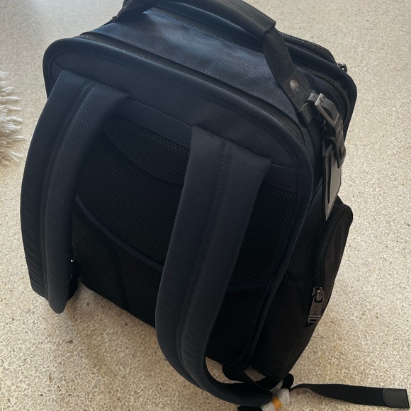 Tumi Alpha Brief Pack Generation 4.2 Navy Black Brand New - Picture 4 of 7